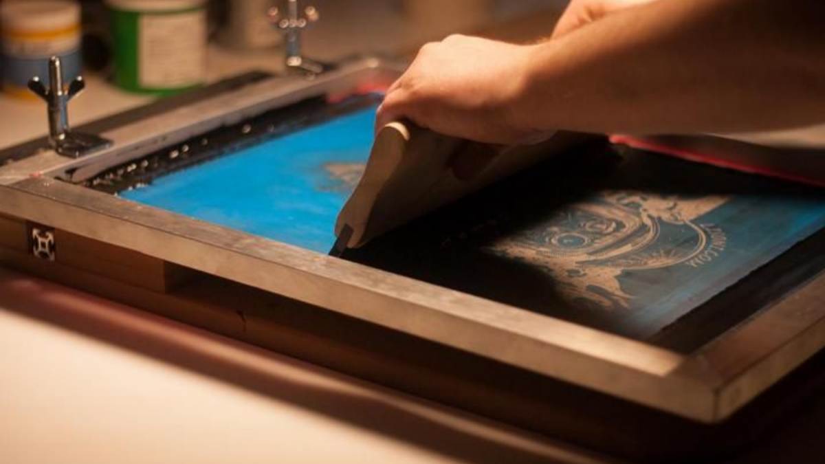 Por que a tinta Plastisol semella demasiado espesa (e como axustar a viscosidade)