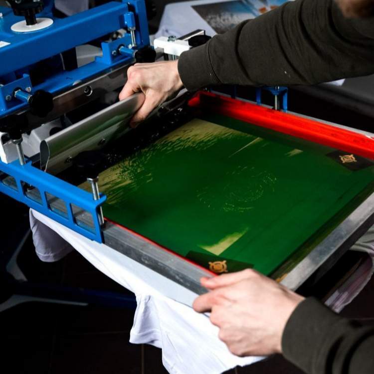 ¿Por qué la tinta plastisol se siente demasiado espesa (y cómo ajustar la viscosidad)?